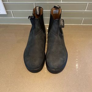 Men’s original Blundstone suede boots-steel grey. Never worn. Size 8 US/ 7 AUS